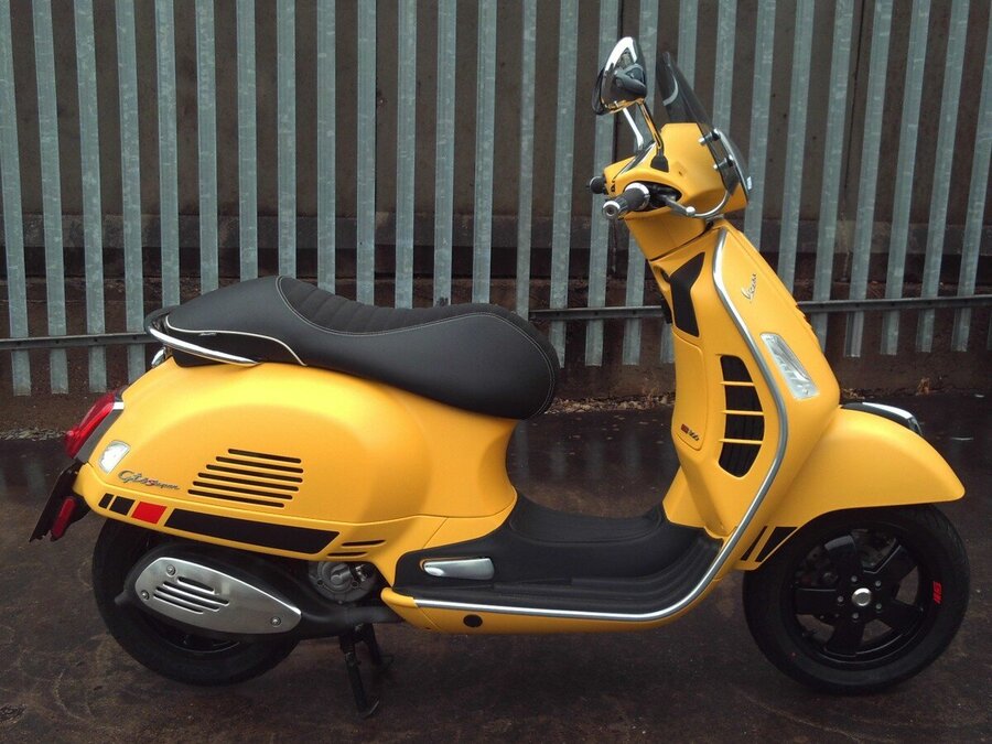 Piaggio Vespa GTS 300 Review WE Motos